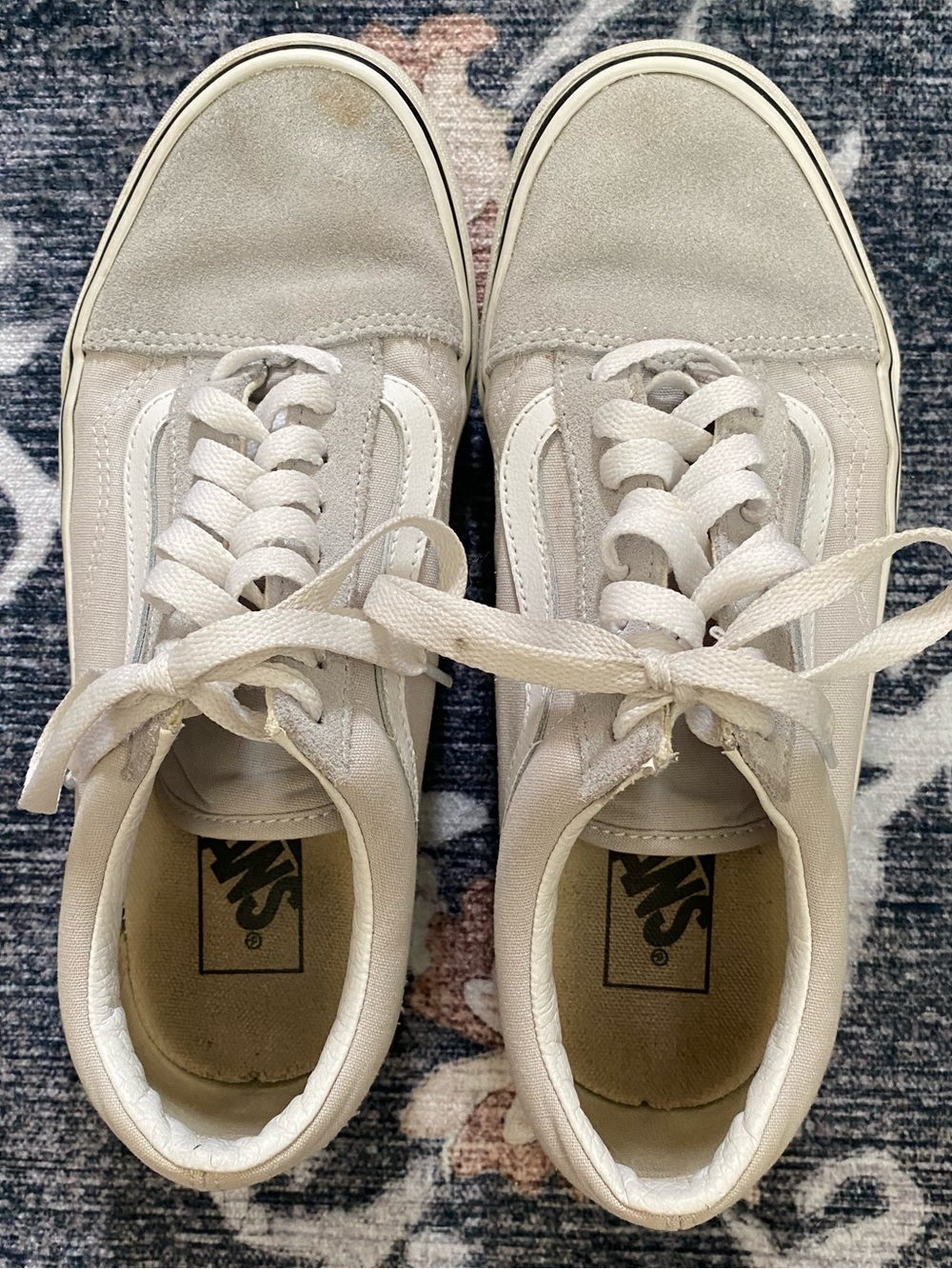Vans Unisex Classic Low-Top Lace Sneakers. Light Grey with Suede